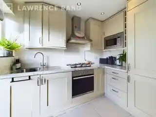 76 Castle Road, photo 2