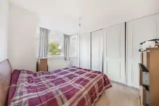 76 Crispen Road, photo 3