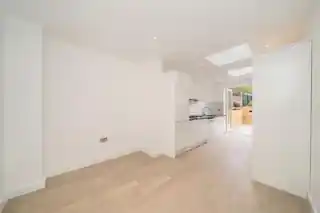 76 Halliwick Road, photo 3