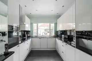 76 Hook Lane, photo 3