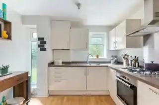 76 Polesden Gardens, photo 2