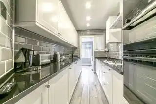 76 Tavistock Crescent, photo 4