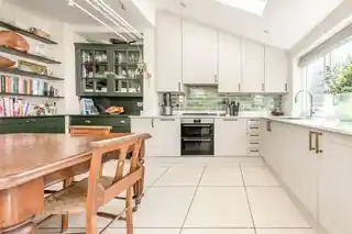 76 Teddington Park Road, photo 3