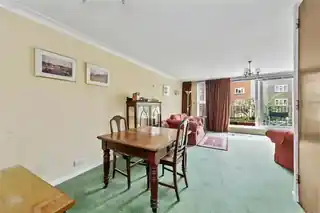 76 The Avenue, photo 3