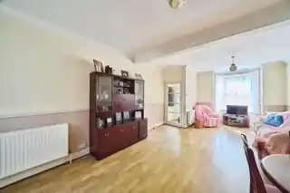 76 Thorpe Road, photo 3
