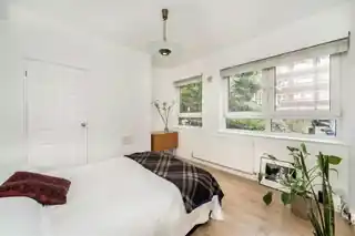 77 Adams Gardens Estate, photo 4
