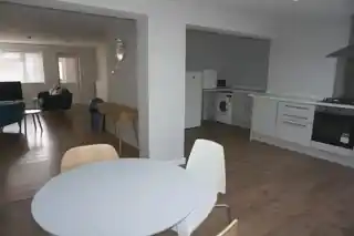 77 Angus Close, photo 3