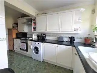 77 Ashford Avenue, photo 3