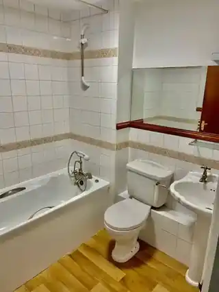 77 Burns Avenue, photo 3