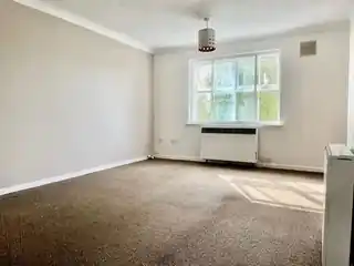 77 Burns Avenue, photo 2