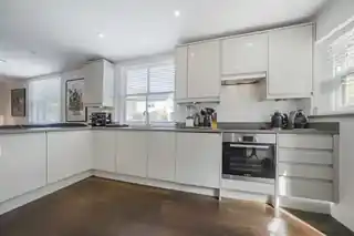 77 Colne Road, photo 3