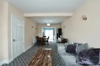 77 Gresham Drive, photo 3