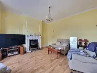77 Hazeldene Road, photo 3