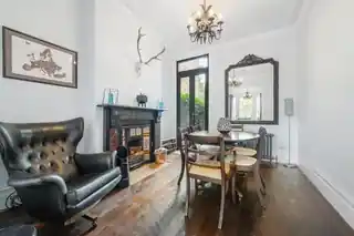 77 Holmewood Gardens, photo 2