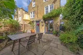 77 Holmewood Gardens, photo 4