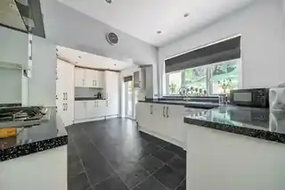 77 New Road, photo 4
