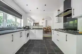 77 New Road, photo 2
