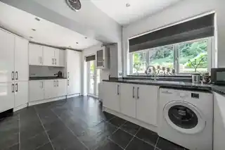 77 New Road, photo 3