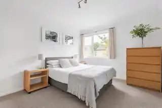 77 Summerley Street, photo 3