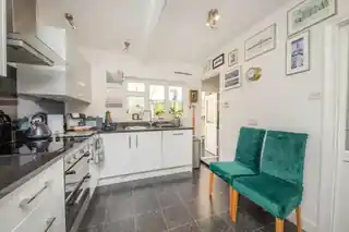 77 Swan Road, photo 3