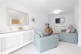 77 Talehangers Close, photo 3