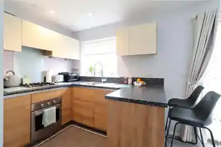 77 Talehangers Close, photo 4