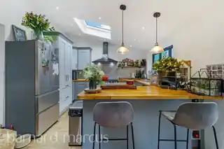 77 Viola Avenue, photo 3
