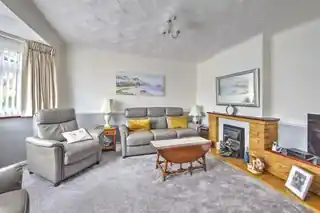 77 Violet Avenue, photo 2