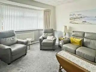 77 Violet Avenue, photo 3