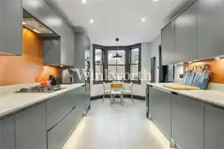 77 Woodside Gardens, photo 2
