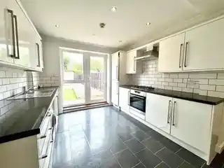 77 Woolwich Road, photo 4