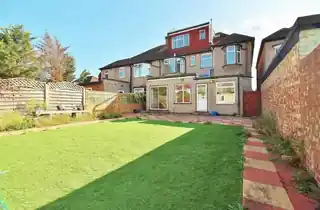 778 Great West Road, photo 2