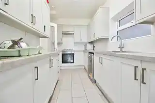 778 Great West Road, photo 4