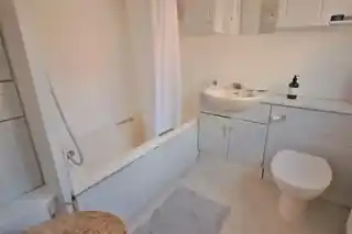 78 Bostall Lane, photo 3