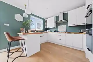78 Elmstead Gardens, photo 3