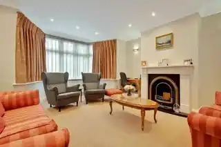 78 Friern Watch Avenue, photo 3