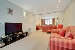 78 Friern Watch Avenue, photo 4