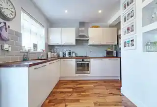 78 Laburnum Avenue, photo 2