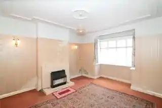 78 Latchmere Road, photo 2