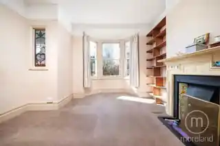 78 Sunningfields Road, photo 2