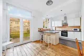 79 Bramley Road, photo 3