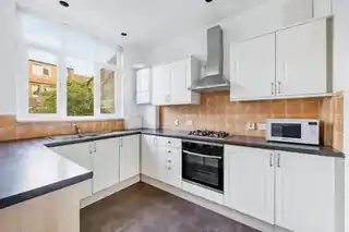 79 Bramley Road, photo 4