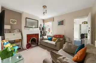 79 Cheam Common Road, photo 3