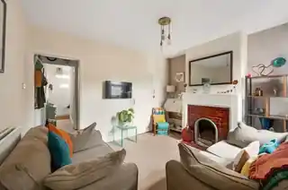 79 Cheam Common Road, photo 4