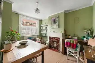 79 Cheam Common Road, photo 2