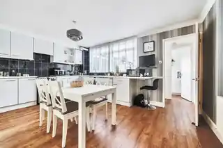 79 Meadow Close, photo 2