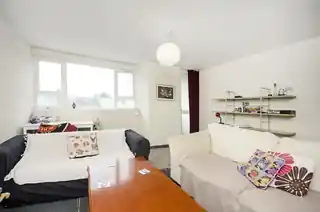 79 Morland Estate, photo 2