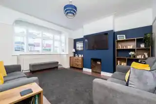 79 Priory Crescent, photo 2