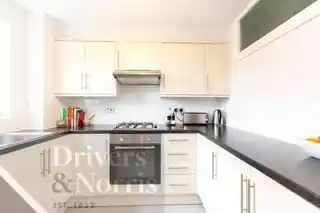 79 Weavers Way, photo 2