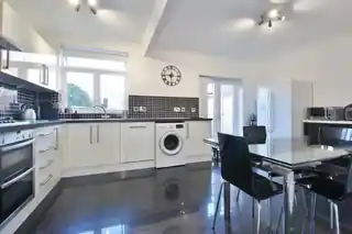 79 Woodland Gardens, photo 3